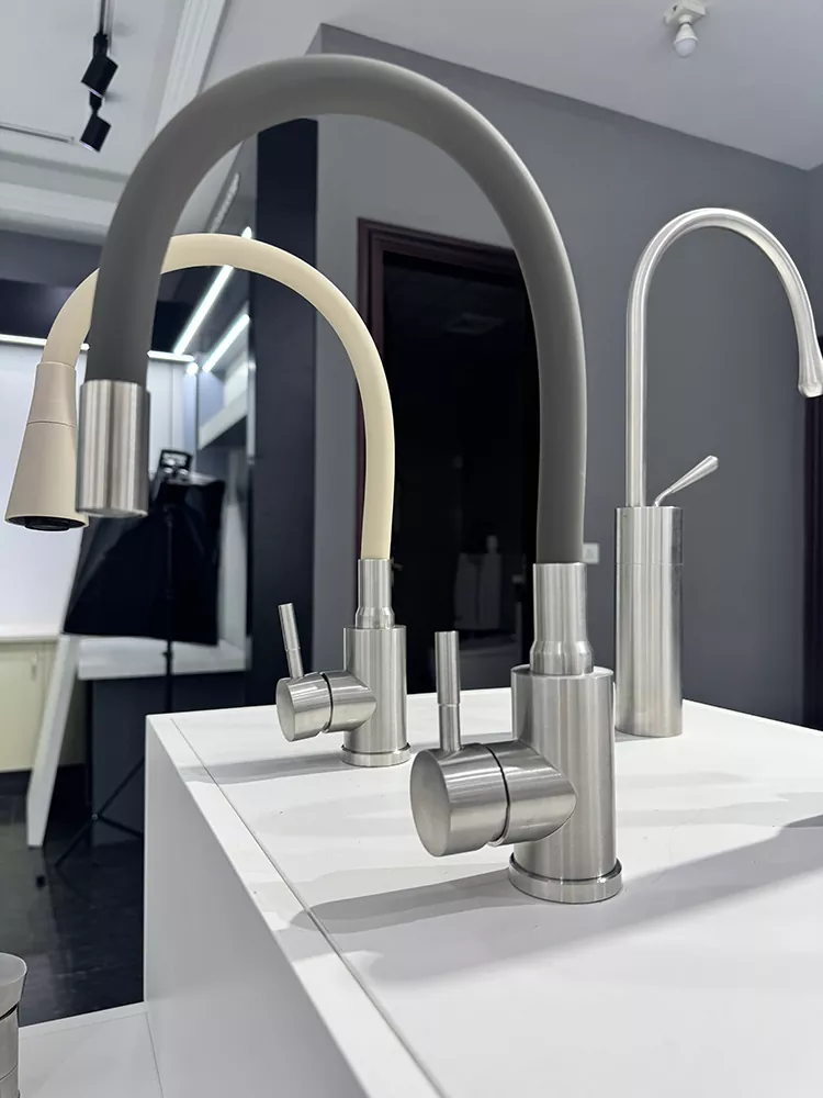 Omnidirectional Hose Kitchen Faucet (HotCold)