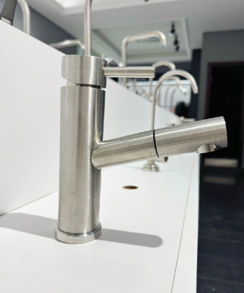 Flexible Pull-Out Hot and Cold Basin Faucet
